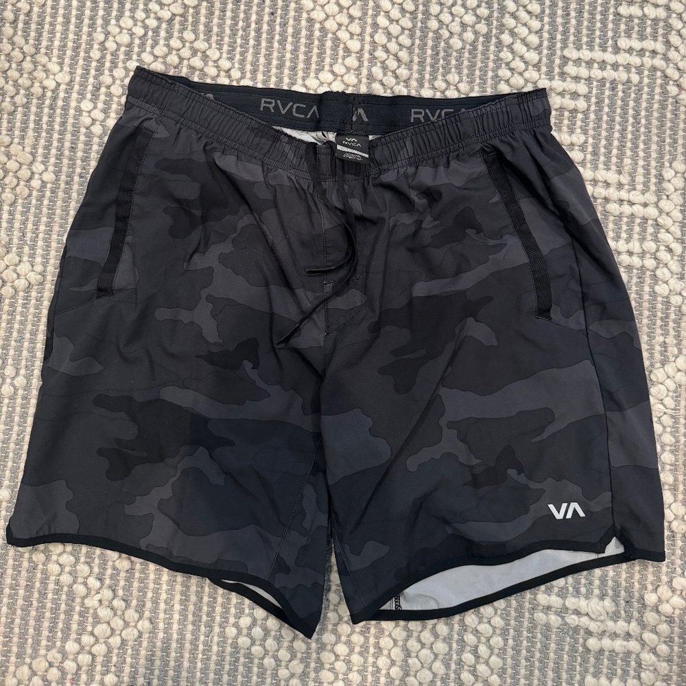 Men's RVCA Gym Shorts (Camo - Large)